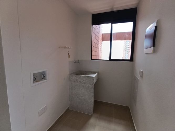 Apartamento de 3 alcobas en arriendo en Camino Verde, Envigado, 74 m² · foto 4 de 14