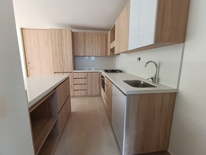 Apartamento de 3 alcobas en arriendo en Camino Verde, Envigado, 74 m² · foto 5 de 14