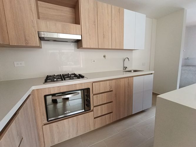 Apartamento de 3 alcobas en arriendo en Camino Verde, Envigado, 74 m² · foto 6 de 14
