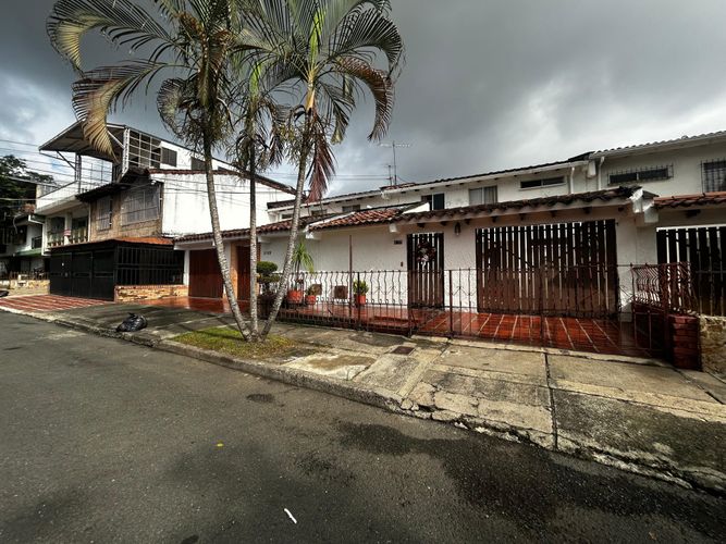 Casa de 4 alcobas en venta en Seminario, Cali, 314 m² · foto 2 de 22