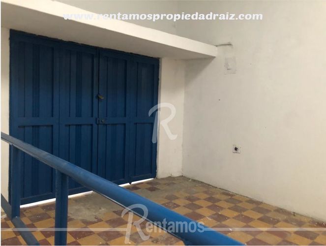 Bodega en arriendo en Naranjal, Medellín, 80 m² · foto 2 de 3
