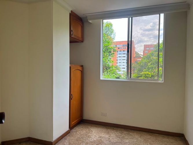 Apartamento de 2 alcobas en arriendo en El Poblado, Medellín, 90 m² · foto 7 de 17