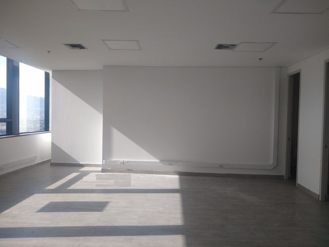Oficina en arriendo en El Poblado, Medellín, 65 m² · foto 3 de 13