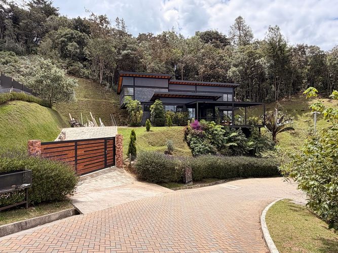 Casa de 3 alcobas en arriendo en El Retiro, 380 m² · foto 21 de 24