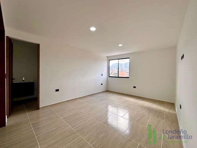 Apartamento de 4 alcobas en venta en Belén Rosales, Medellín, 200 m² · foto 10 de 20