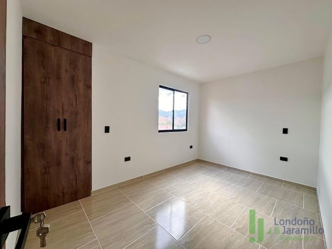 Apartamento de 4 alcobas en venta en Belén Rosales, Medellín, 200 m² · foto 13 de 20