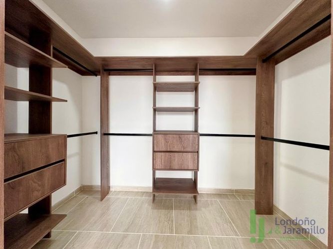 Apartamento de 4 alcobas en venta en Belén Rosales, Medellín, 200 m² · foto 14 de 20