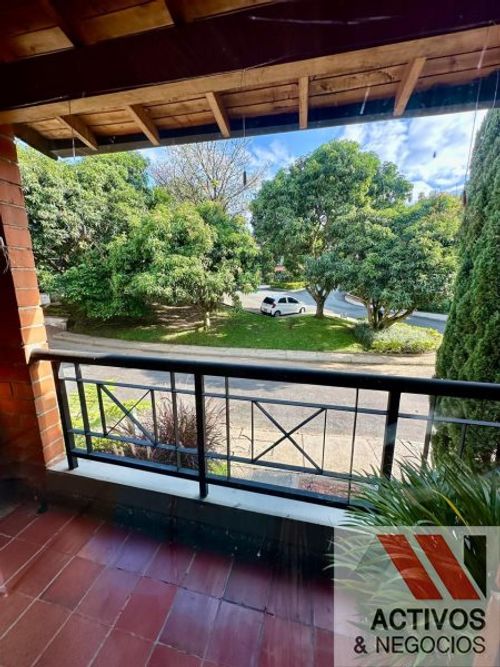 Casa de 3 alcobas en venta en Loma Del Escobero, Envigado, 260 m² · foto 5 de 24