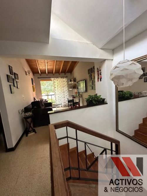 Casa de 3 alcobas en venta en Loma Del Escobero, Envigado, 260 m² · foto 7 de 24