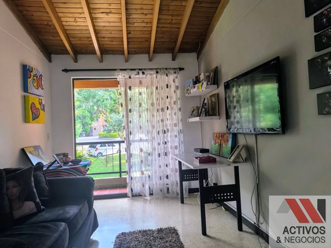 Casa de 3 alcobas en venta en Loma Del Escobero, Envigado, 260 m² · foto 8 de 24