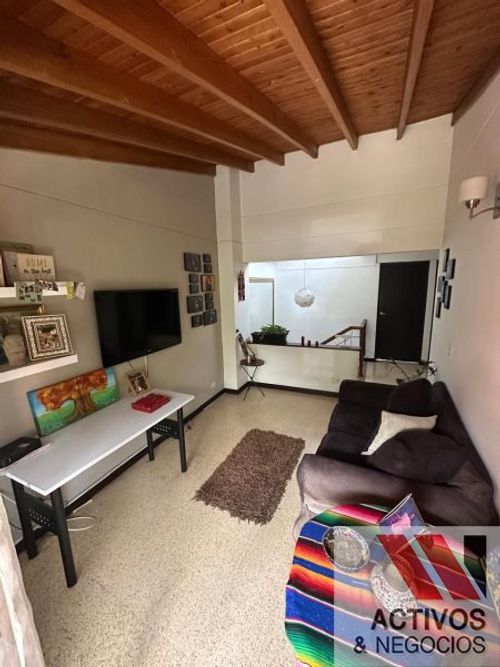 Casa de 3 alcobas en venta en Loma Del Escobero, Envigado, 260 m² · foto 9 de 24