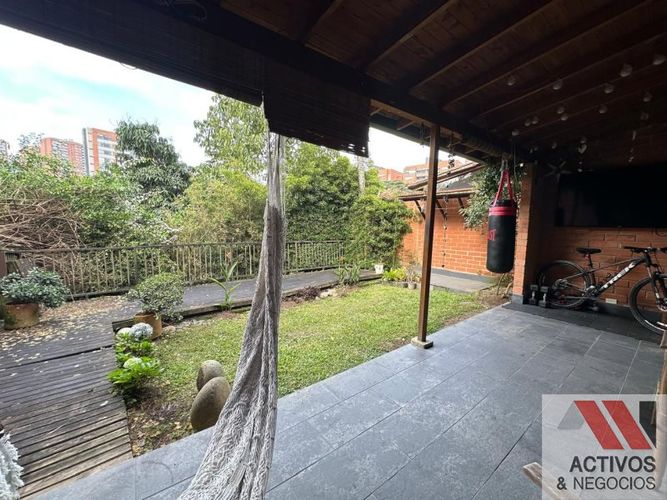 Casa de 3 alcobas en venta en Loma Del Escobero, Envigado, 260 m² · foto 11 de 24
