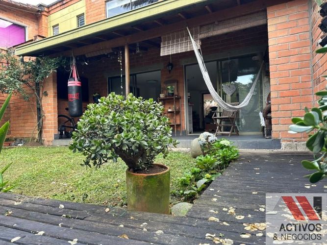Casa de 3 alcobas en venta en Loma Del Escobero, Envigado, 260 m² · foto 14 de 24