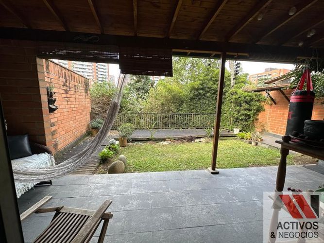 Casa de 3 alcobas en venta en Loma Del Escobero, Envigado, 260 m² · foto 15 de 24