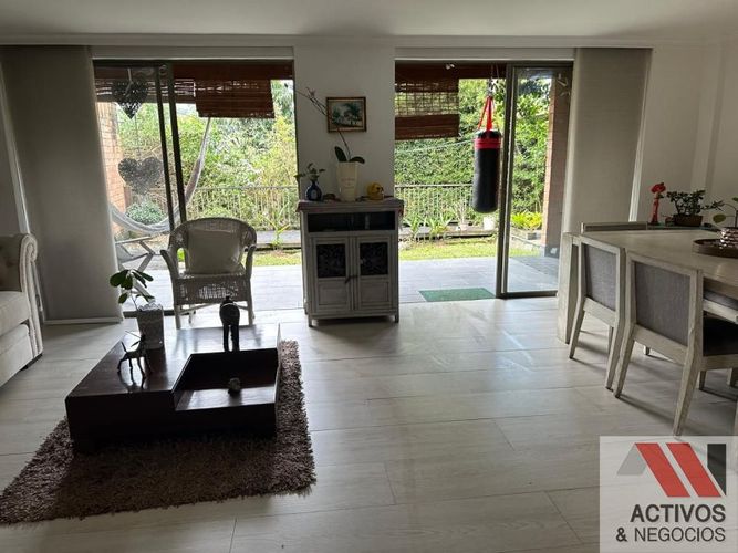 Casa de 3 alcobas en venta en Loma Del Escobero, Envigado, 260 m² · foto 16 de 24