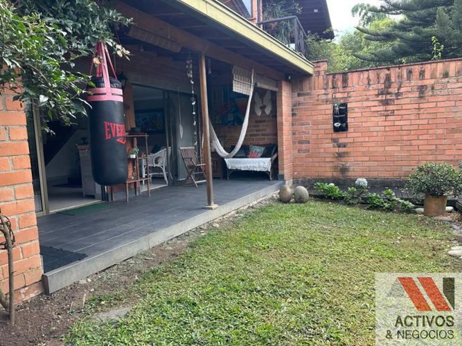 Casa de 3 alcobas en venta en Loma Del Escobero, Envigado, 260 m² · foto 17 de 24