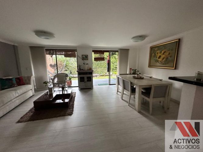 Casa de 3 alcobas en venta en Loma Del Escobero, Envigado, 260 m² · foto 20 de 24