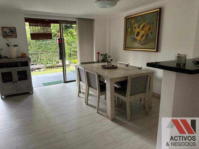 Casa de 3 alcobas en venta en Loma Del Escobero, Envigado, 260 m² · foto 23 de 24