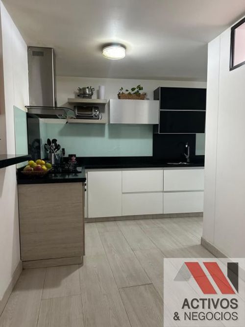 Casa de 3 alcobas en venta en Loma Del Escobero, Envigado, 260 m² · foto 24 de 24