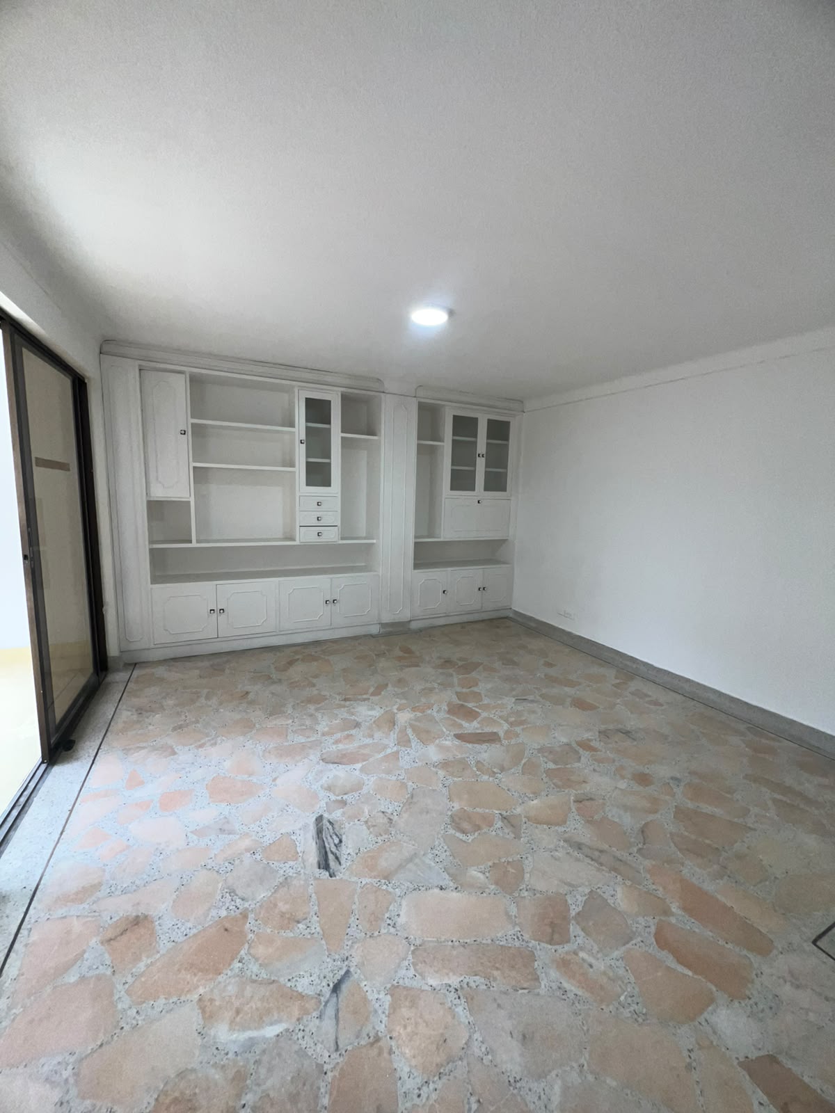 Apartamento en venta en Santa Monica, Cali · foto 2 de 23