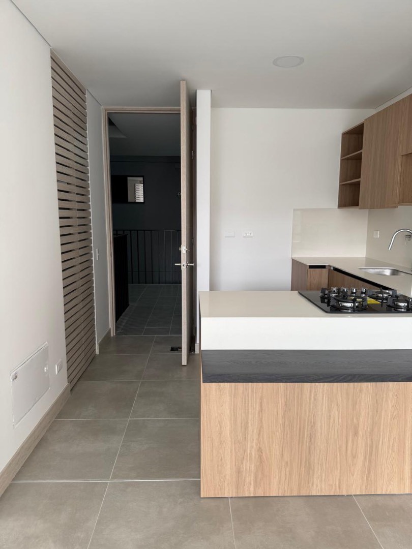 Apartamento en arriendo en El Tesoro, Medellín · foto 2 de 16
