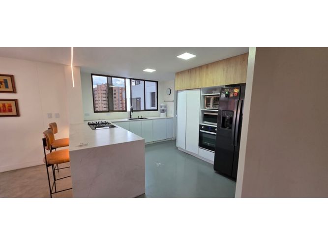 Apartamento de 4 alcobas en venta en El Poblado, Medellín, 256 m² · foto 13 de 24