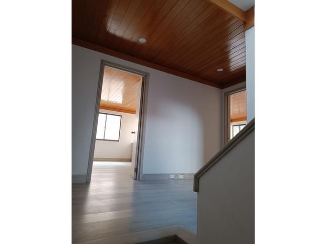 Apartamento de 3 alcobas en venta en Cedro Salazar, Bogotá, 206 m² · foto 3 de 24