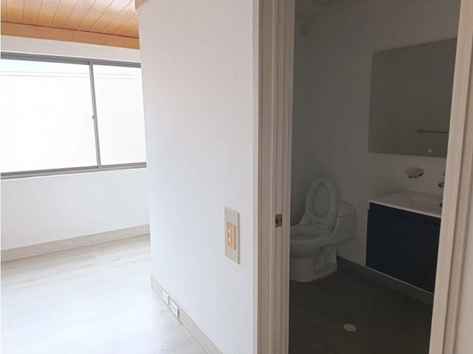 Apartamento de 3 alcobas en venta en Cedro Salazar, Bogotá, 206 m² · foto 4 de 24