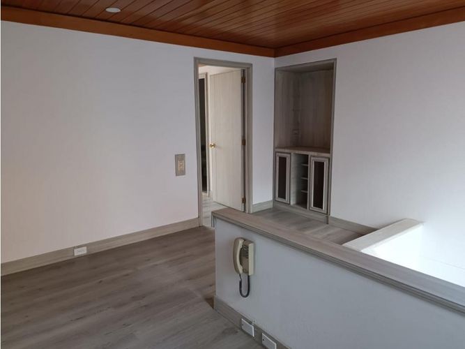 Apartamento de 3 alcobas en venta en Cedro Salazar, Bogotá, 206 m² · foto 5 de 24