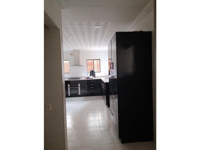 Apartamento de 3 alcobas en venta en Cedro Salazar, Bogotá, 206 m² · foto 7 de 24