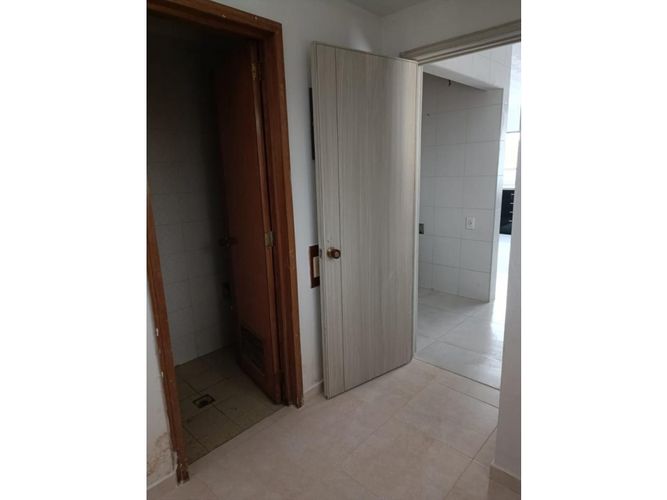 Apartamento de 3 alcobas en venta en Cedro Salazar, Bogotá, 206 m² · foto 11 de 24