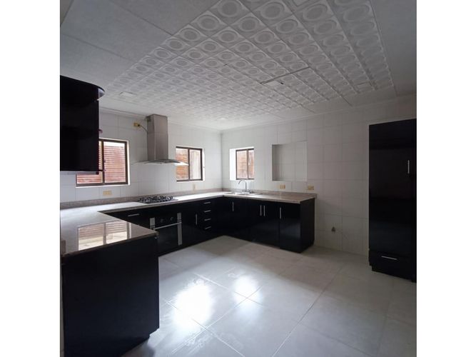 Apartamento de 3 alcobas en venta en Cedro Salazar, Bogotá, 206 m² · foto 13 de 24
