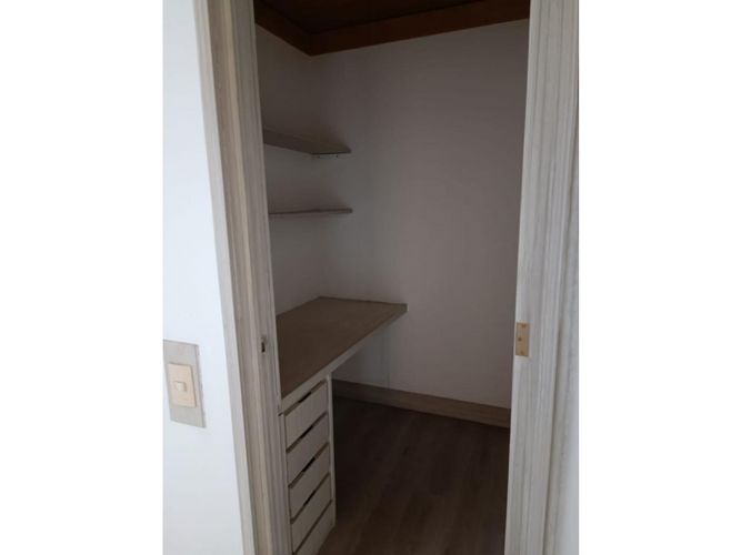 Apartamento de 3 alcobas en venta en Cedro Salazar, Bogotá, 206 m² · foto 14 de 24