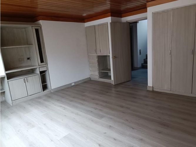 Apartamento de 3 alcobas en venta en Cedro Salazar, Bogotá, 206 m² · foto 18 de 24