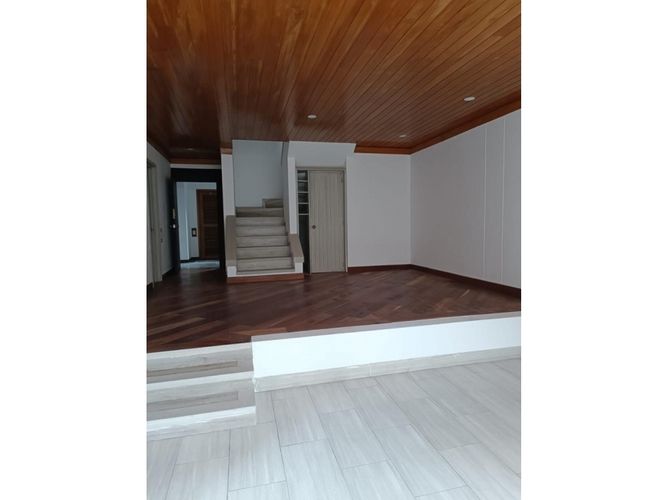 Apartamento de 3 alcobas en venta en Cedro Salazar, Bogotá, 206 m² · foto 19 de 24