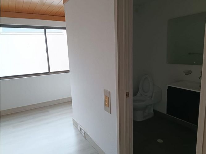 Apartamento de 3 alcobas en venta en Cedro Salazar, Bogotá, 206 m² · foto 20 de 24