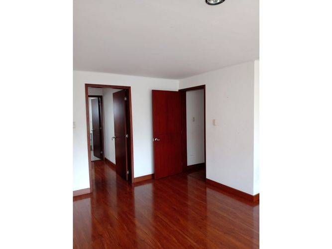 Apartamento de 5 alcobas en venta en Chicó Navarra, Bogotá, 198 m² · foto 7 de 19