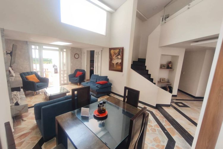 Casa de 4 alcobas en venta en San Jose De Bavaria, Bogotá, 350 m² · foto 3 de 24