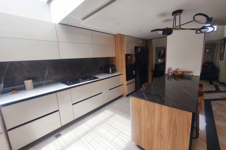 Casa de 4 alcobas en venta en San Jose De Bavaria, Bogotá, 350 m² · foto 6 de 24
