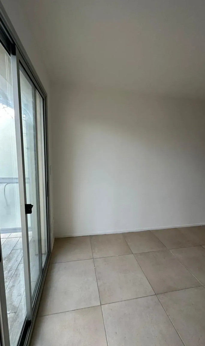 ALQUILER EN BRAZO ORIENTAL, 1 DORMITORIO, SEGUNDO PISO POR ESCALERA, GASTOS COMUNES BAJOS