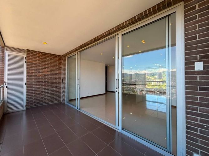 Apartamento de 3 alcobas en venta en El Poblado, Medellín, 126 m² · foto 18 de 19