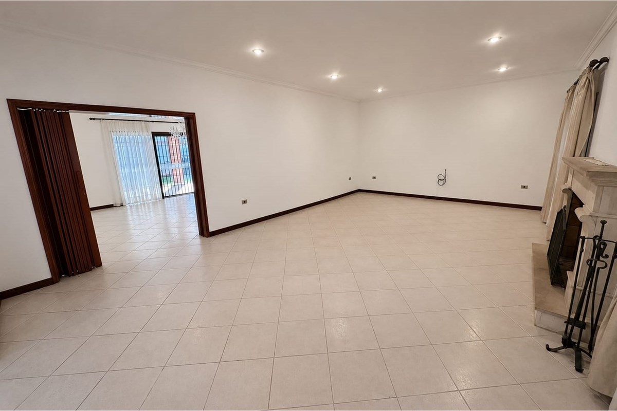 Casa en alquiler en Bernardino Caballero