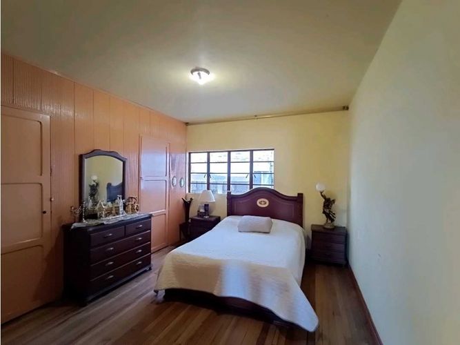 Casa de 6 alcobas en venta en La Estrella, Manizales, 258 m² · foto 3 de 16