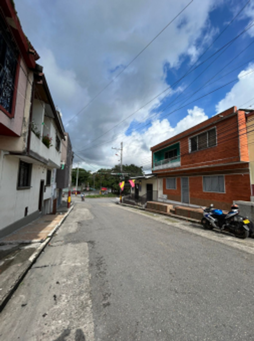 Casa de 9 alcobas en venta en Ub. Villa Luz, Ibagué, 90 m² · foto 3 de 15