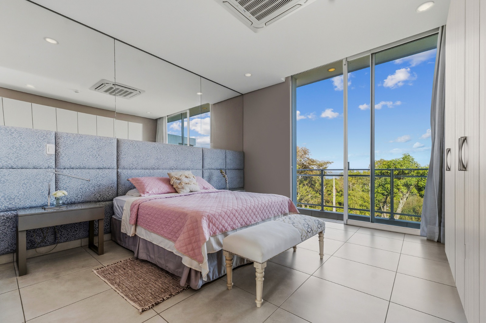 LUJOSA Y AMPLIA CASA EN SAN BERNARDINO EN VENTA — foto 3