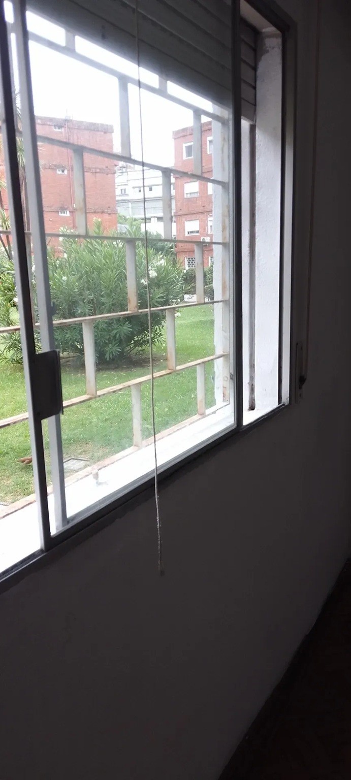 ALQUILER EN LA UNION, 2 DORMITORIOS, PLANTA BAJA AL FRENTE, JARDIN, GASTOS BAJOS, SEGURIDAD 24HS · Foto 9