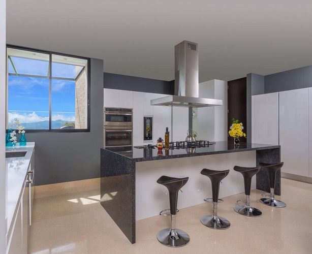 Casa de 4 alcobas en venta en Yerbabonita Bosque Nativo, Chía, 378 m² · foto 8 de 23