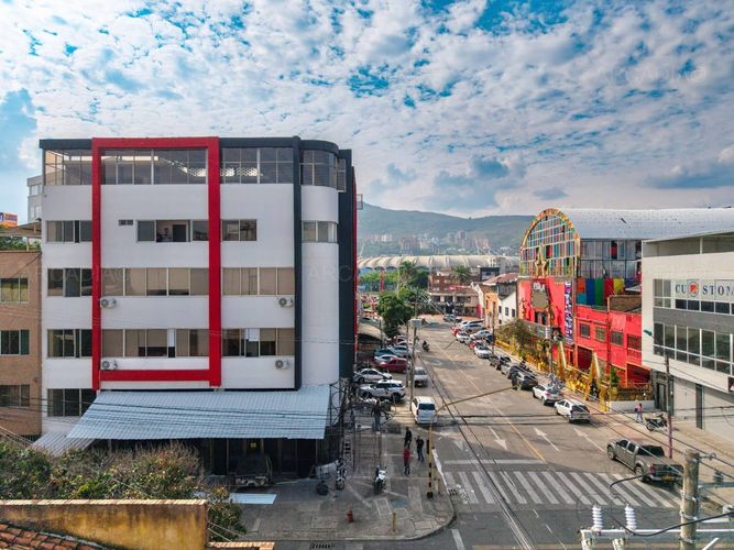 Edificio en venta en El Cedro, Cali, 921 m² · foto 2 de 22