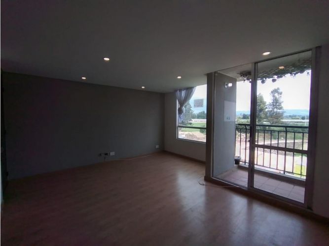 Apartamento de 3 alcobas en venta en Echavarria, Madrid, 67 m² · foto 4 de 24