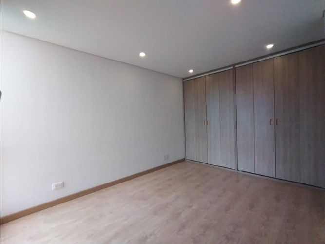 Apartamento de 3 alcobas en venta en Echavarria, Madrid, 67 m² · foto 9 de 24
